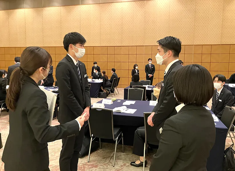 ビジネスマナー研修中の画像